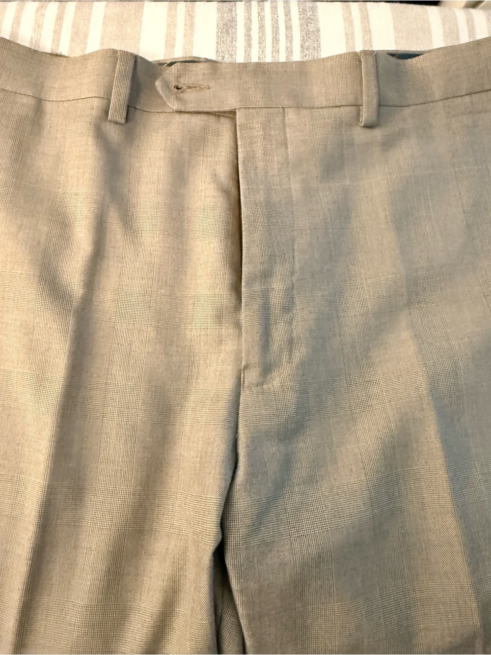Chaps Men's Flat Front Shorts in Light Beige